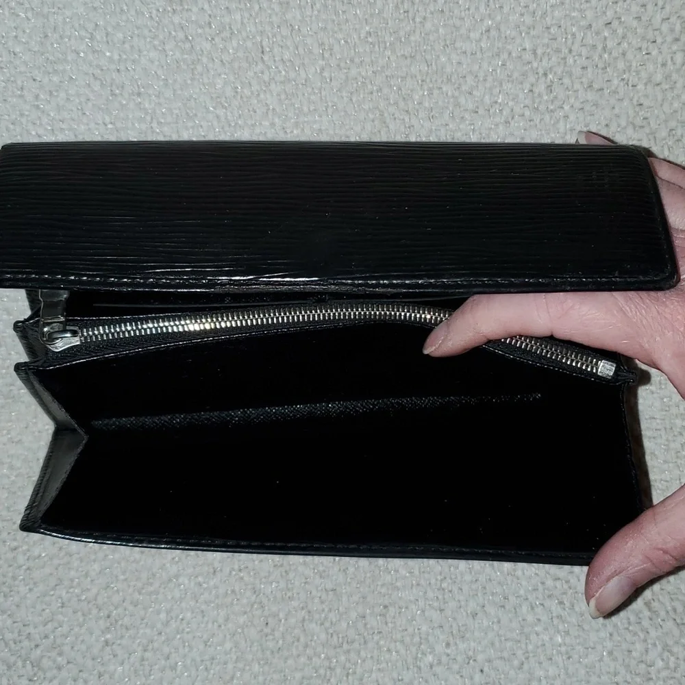 Louis Vuitton Epi Leather Sarah Long Wallet